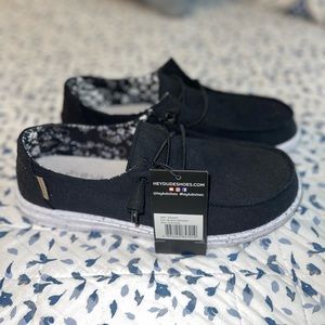 NWT✨ Hey Dude Women's Wendy Loafers (Black / Odyssey), sz 9 ✨💖